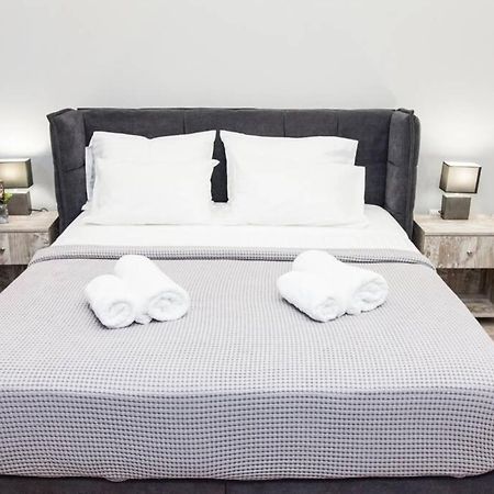 E Spacious Cornered Brand New Studio Apartment E Athens Ngoại thất bức ảnh