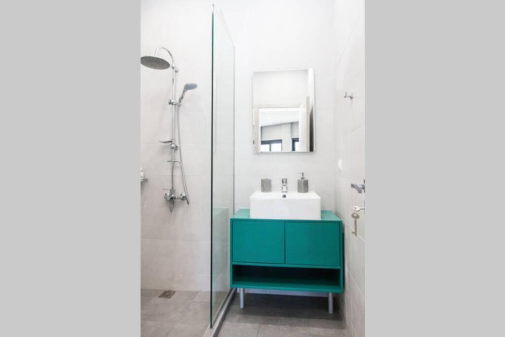 E Spacious Cornered Brand New Studio Apartment E Athens Ngoại thất bức ảnh
