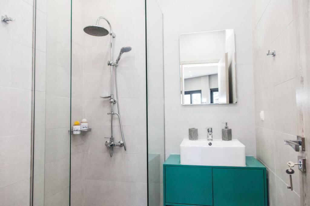 E Spacious Cornered Brand New Studio Apartment E Athens Ngoại thất bức ảnh